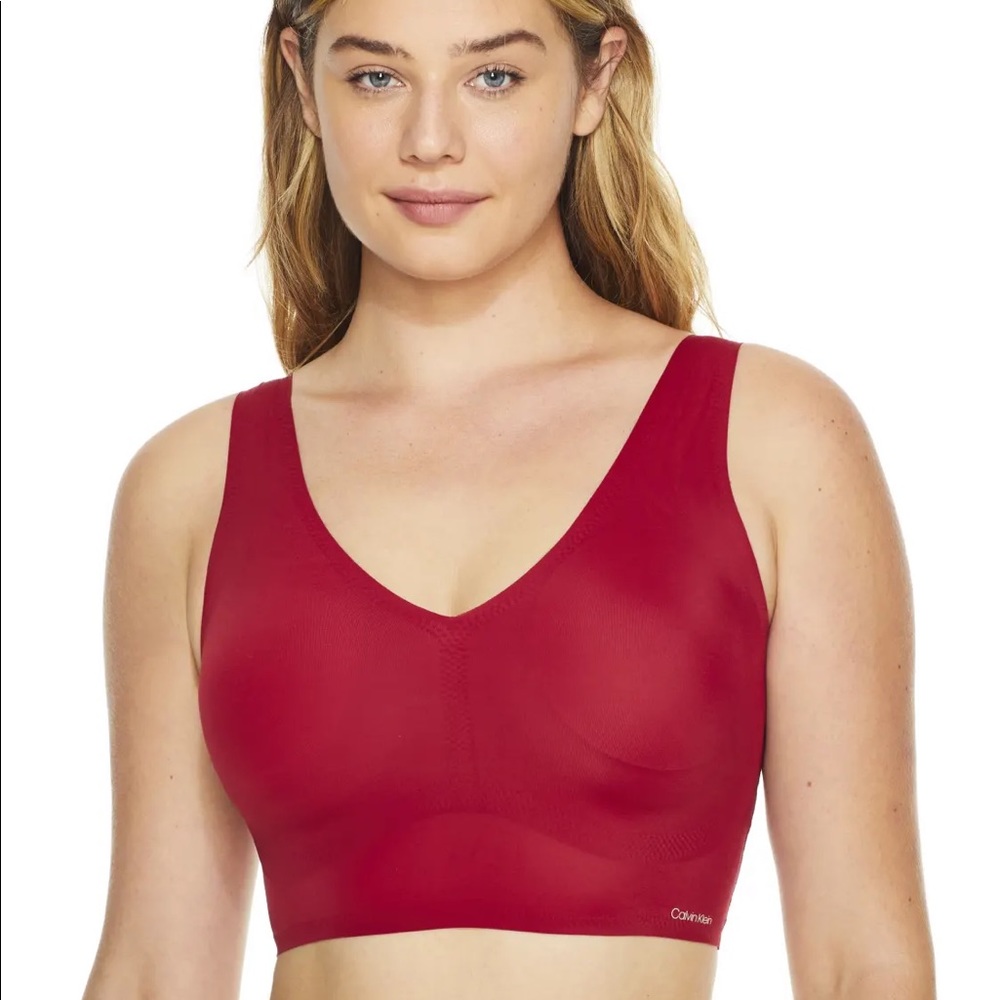 🌱 Calvin Klein Invisibles Lightly Lined V-Neck Bralette